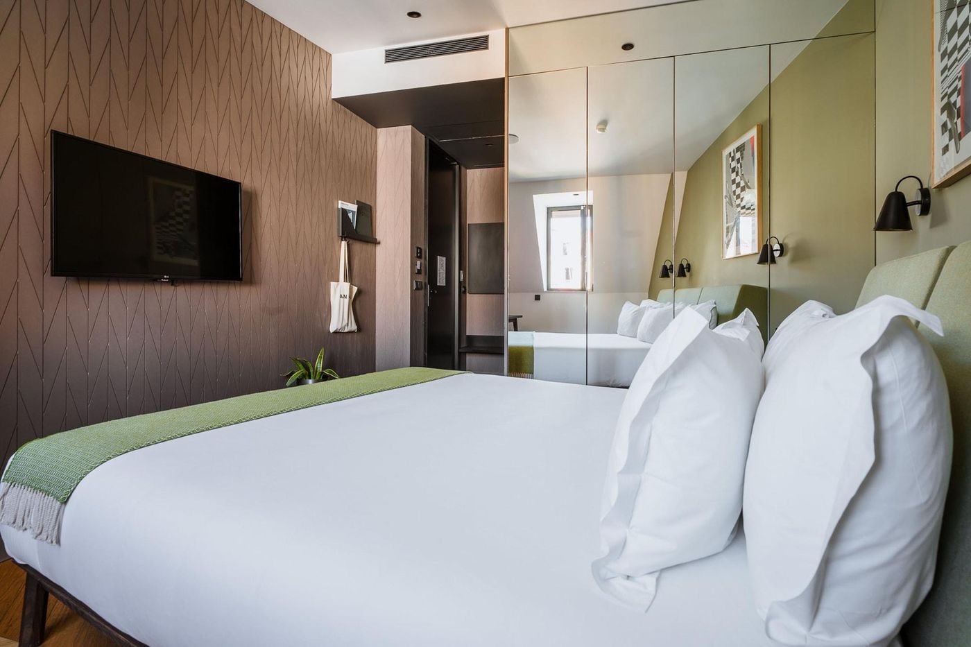 Hotel-Hotel---Member-Of-Design-Hotels-Room-2