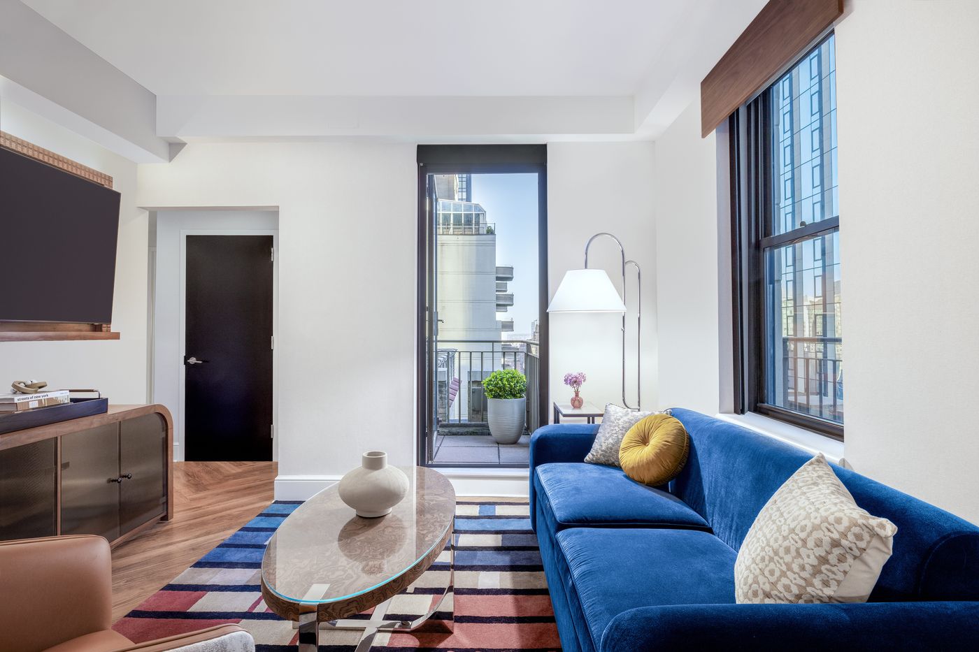 The-Benjamin-Royal-Sonesta-Hotel-Room-4