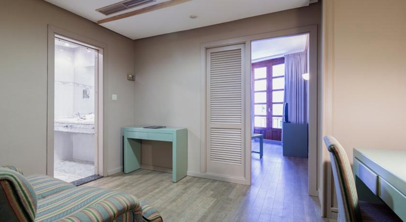 Arco de San Juan Hotel