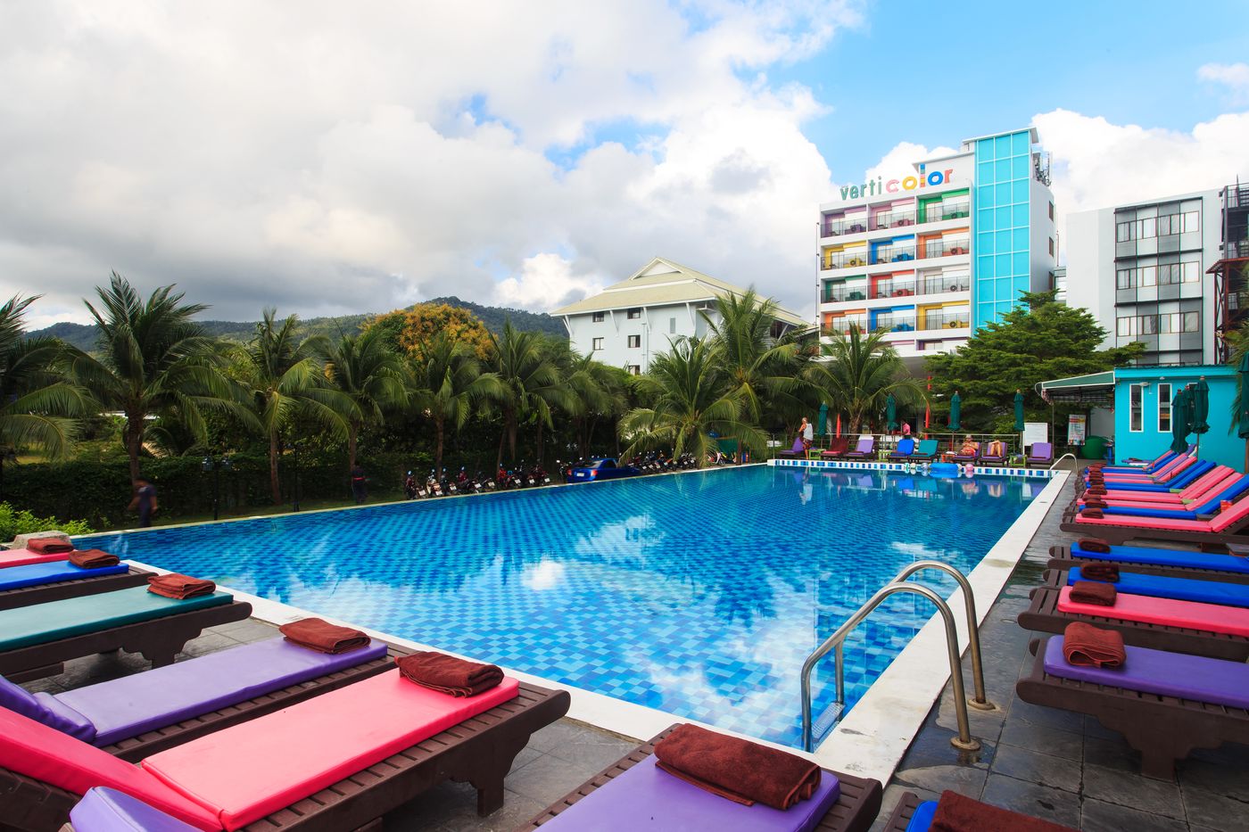 Samui-Verticolor-Pool-5