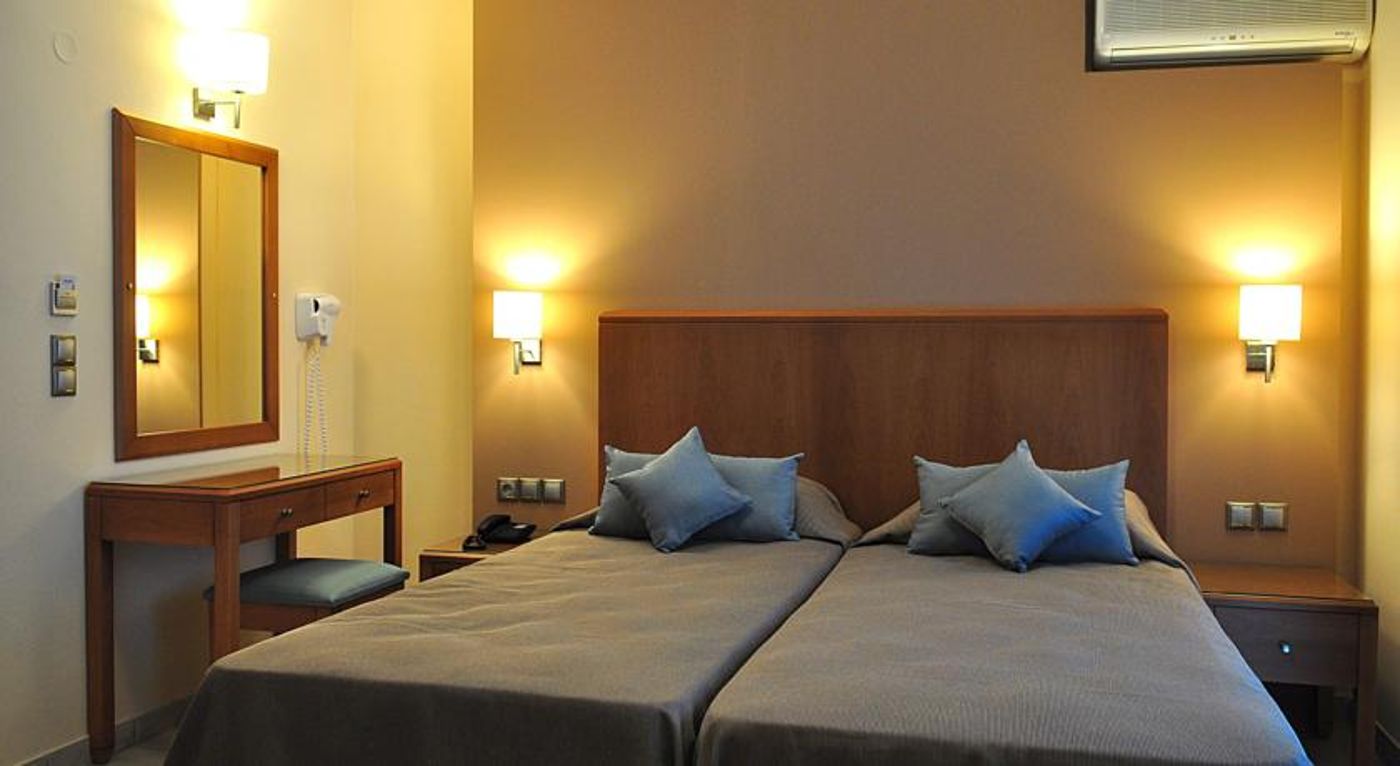 Sandy's Studios & Log Villas