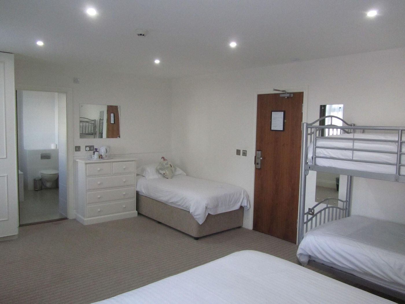 Ommaroo-Hotel-Room-15