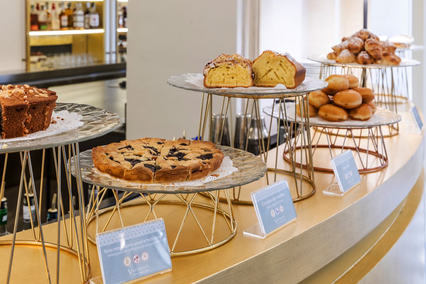 Donna-Camilla-Savelli-Bar-43