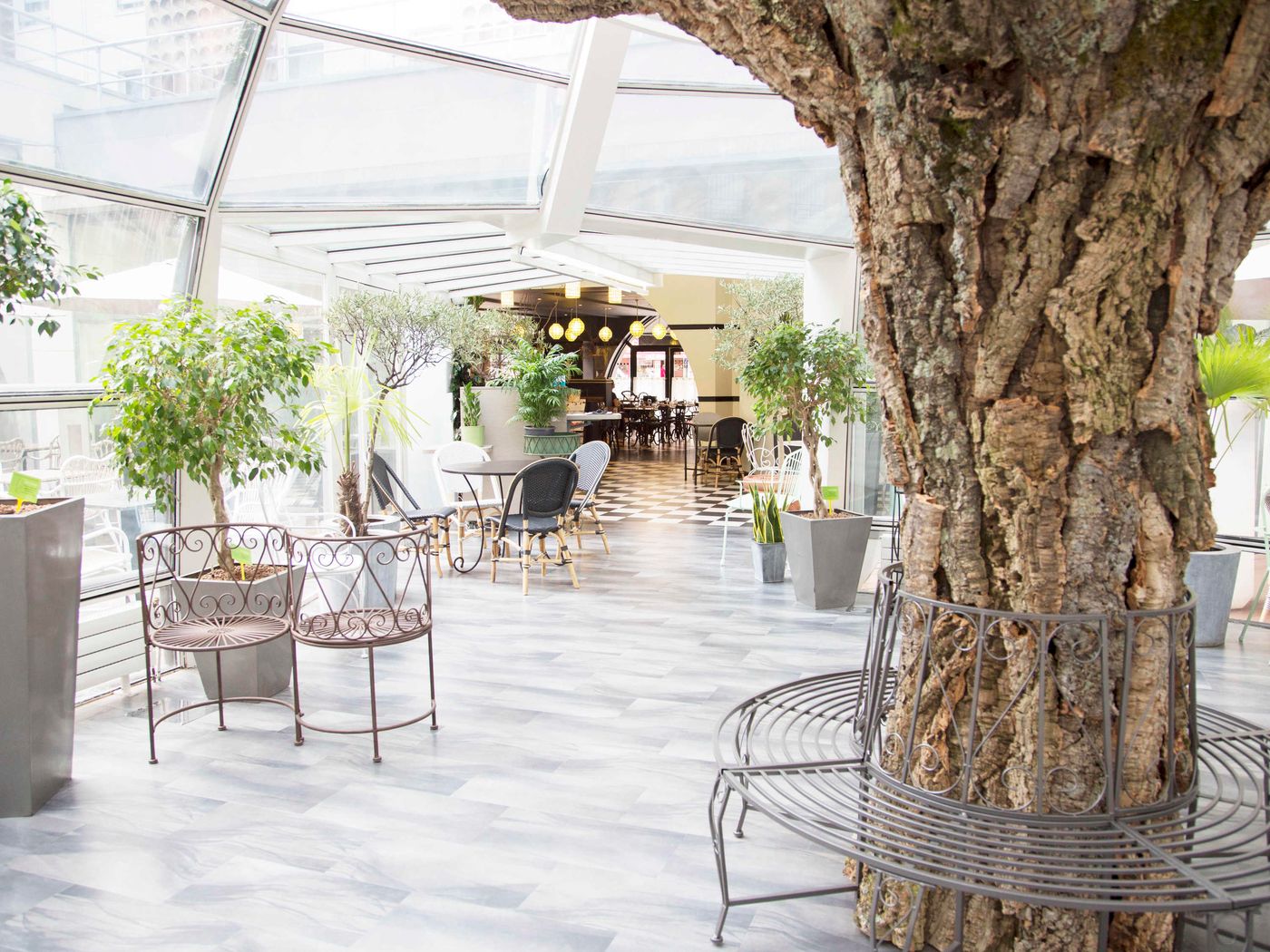 Ibis-Paris-Tour-Eiffel-Bar-3