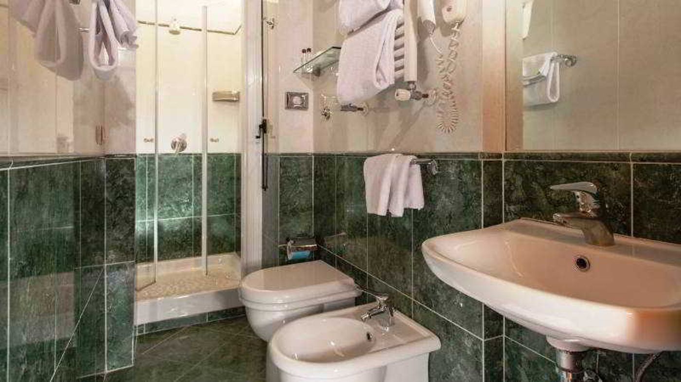 Hotel-Colosseum-Room-31