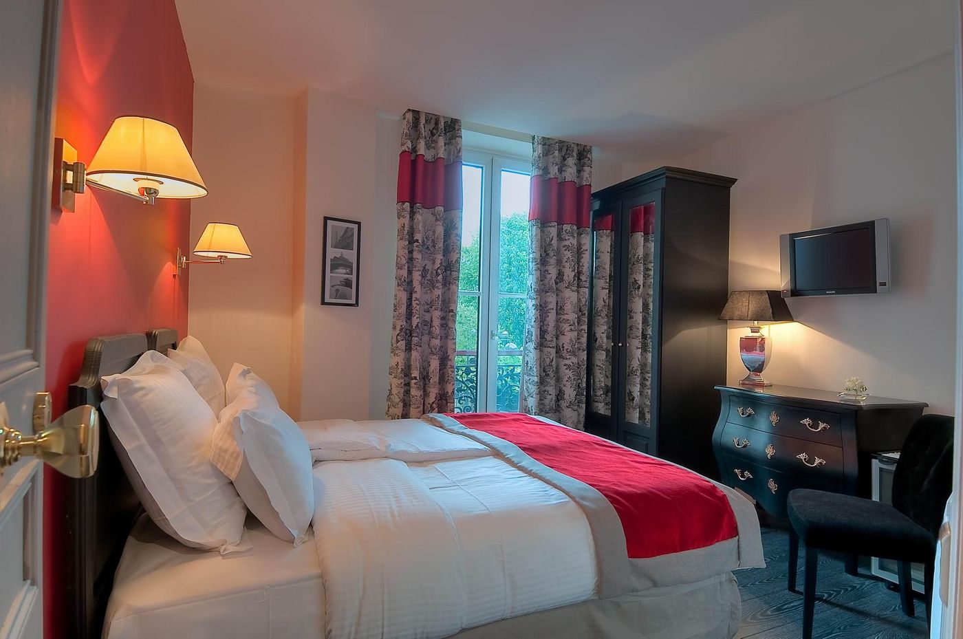 Cluny-Square-Room-7