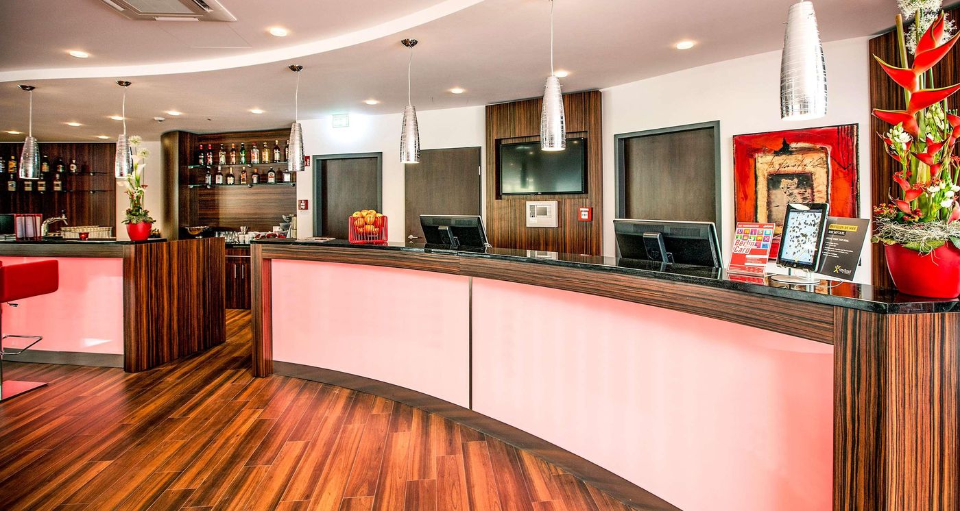 Best-Western-Plus-Plaza-Berlin-Kurfuerstendamm-Lobby-5