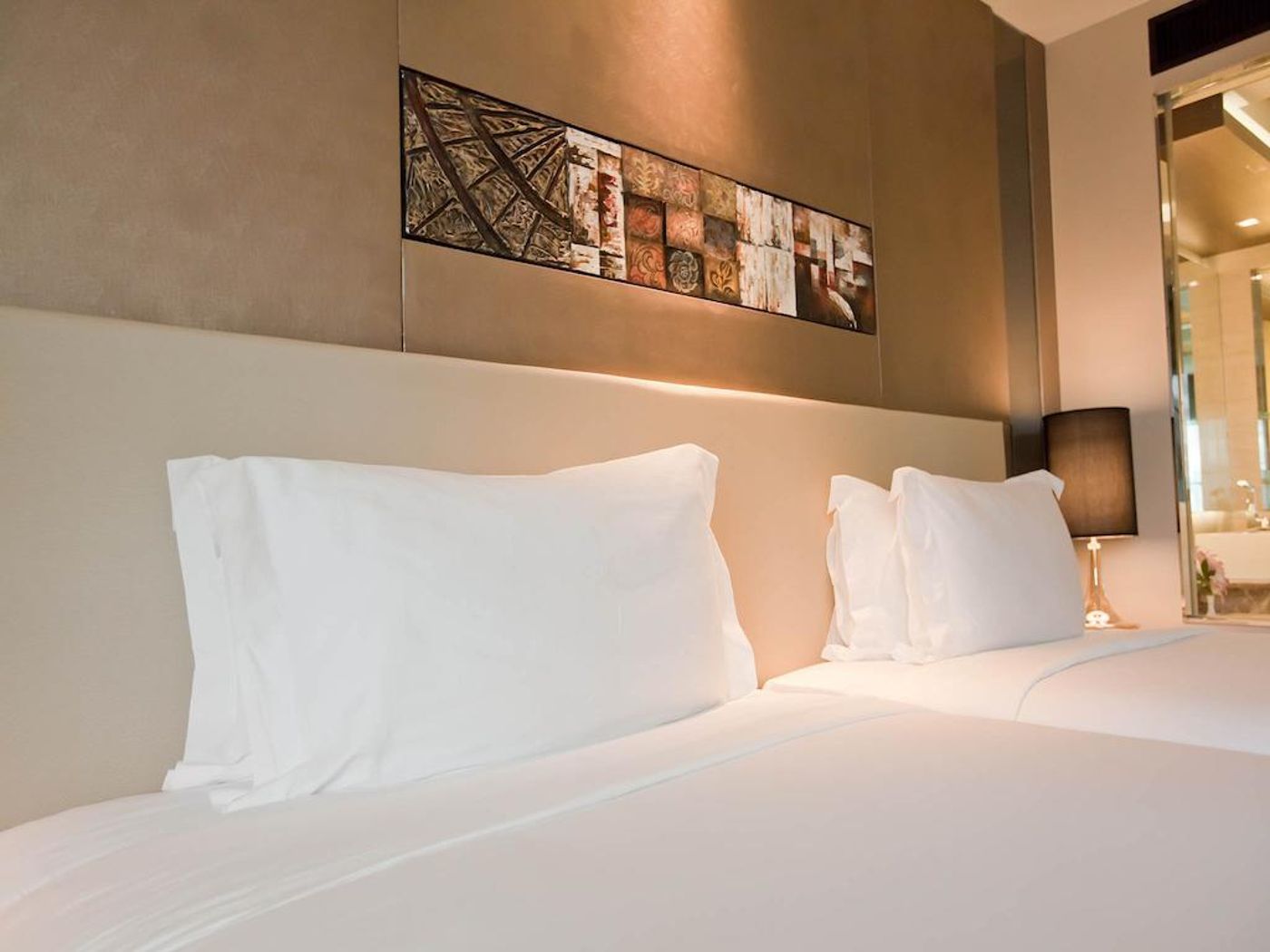 Graceland-Bangkok-by-Grace-Hotel-Room-13