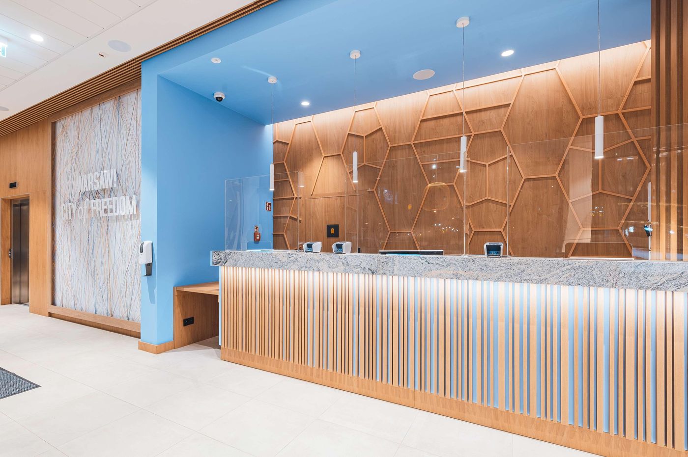 Hampton-By-Hilton-Warsaw-Reduta-Lobby-4