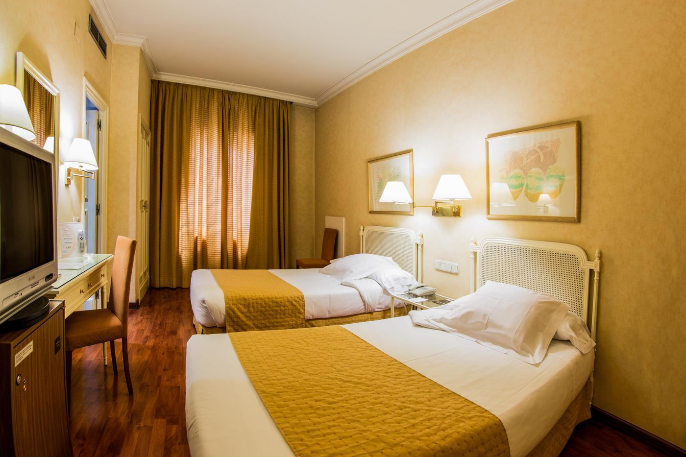 Hotel-Arosa-Room-15