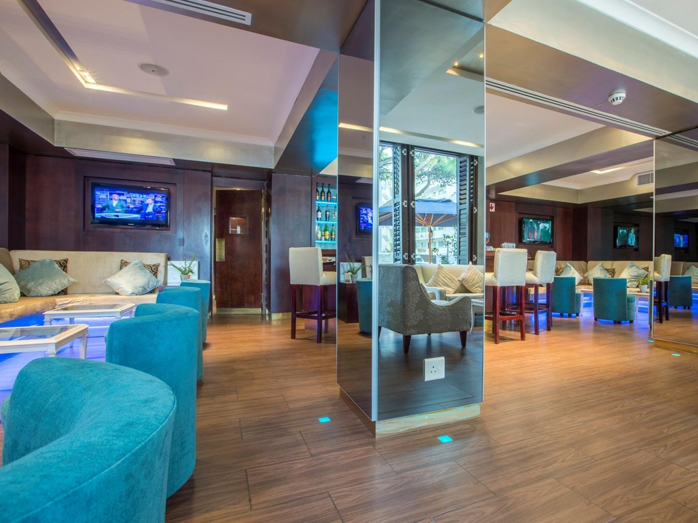 Radisson-Blu-Le-Vendome-Bar-14