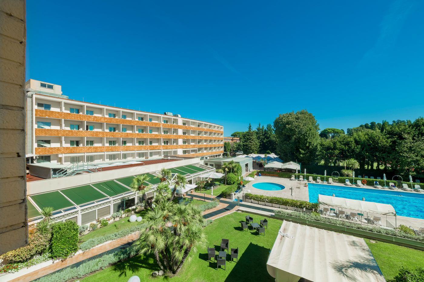 Crowne-Plaza-Rome---St--Peter-s-Room-3