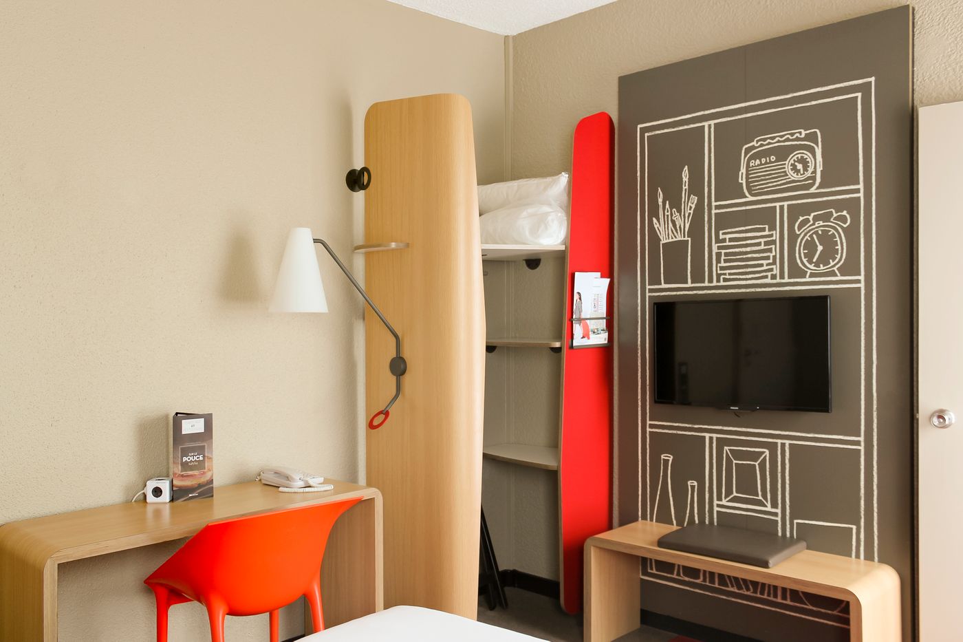 Ibis-Paris-Gare-du-Nord-Chateau-Landon-10th-Hotel-Room-7