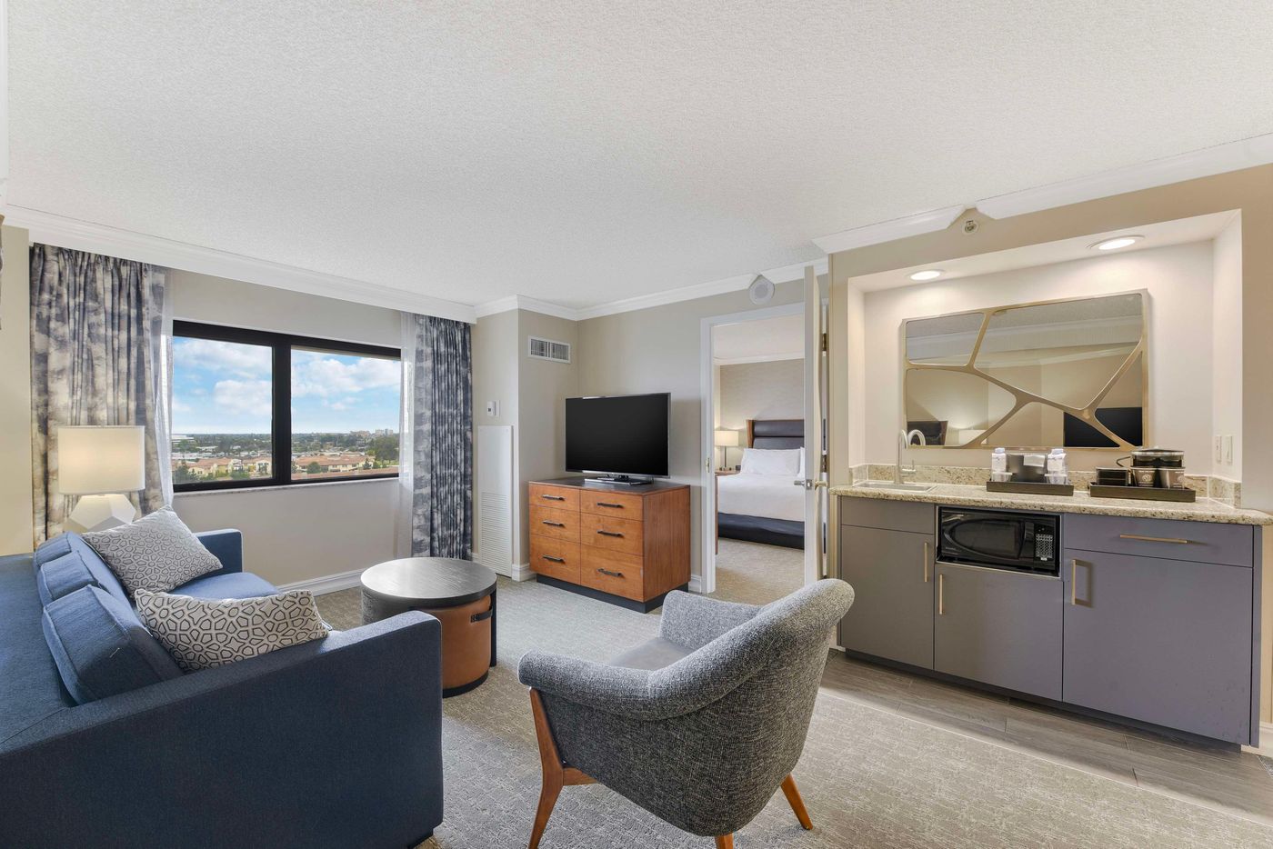 Embassy-Suites-by-Hilton-Anaheim-Orange-Room-17