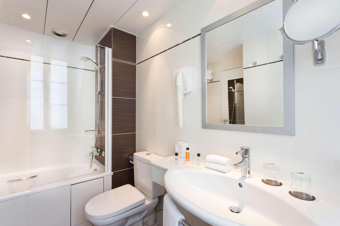 Hotel-Elysees-Bassano-Room-48