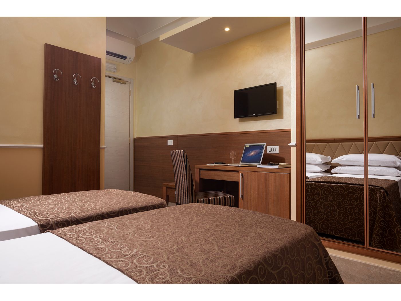 Hotel-Kennedy-Room-31