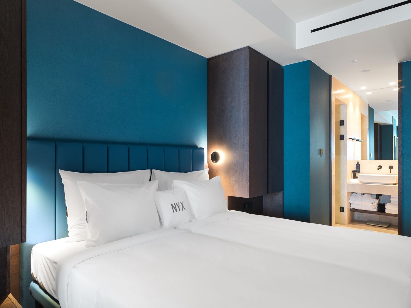 NYX-Esperia-Palace-Athens-by-Leonardo-Hotels-Room-52
