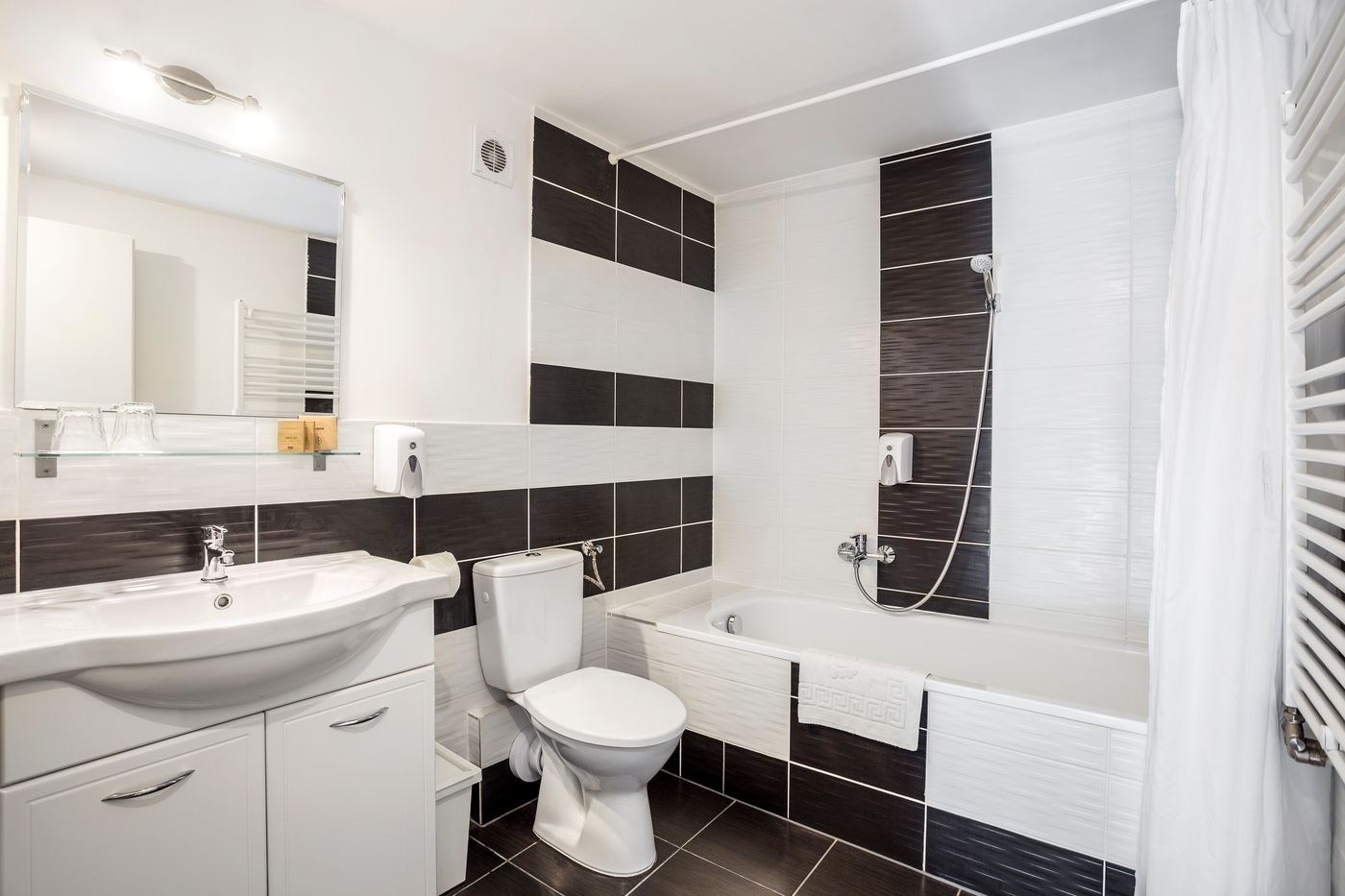 Hotel-Mika-Downtown-Room-25