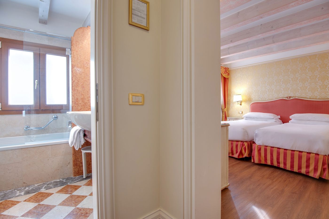 Hotel-Antiche-Figure-Room-27