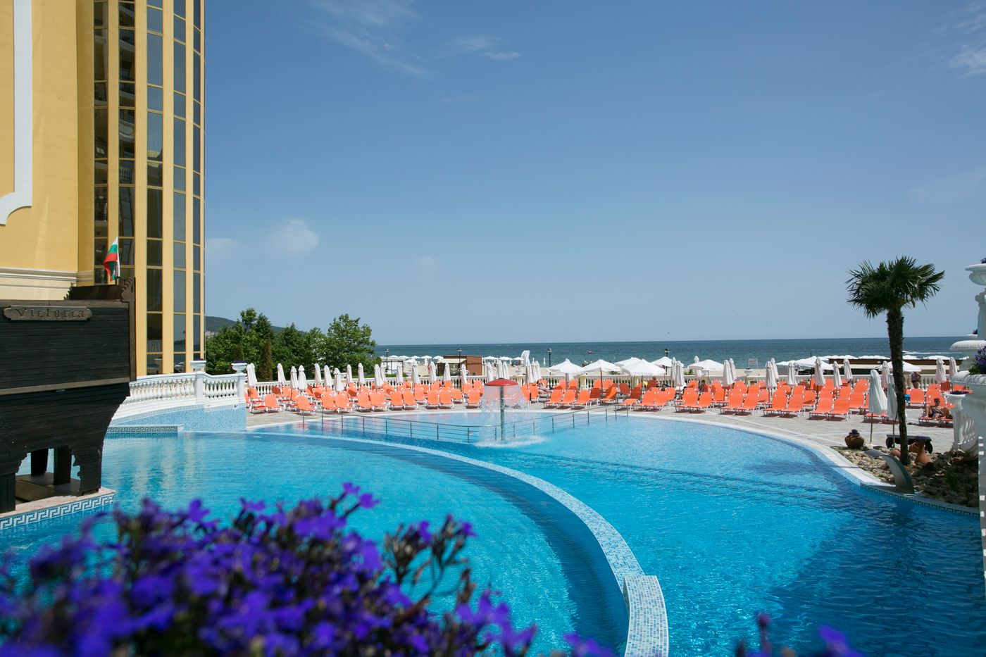 Imperial-Palace-Pool-15