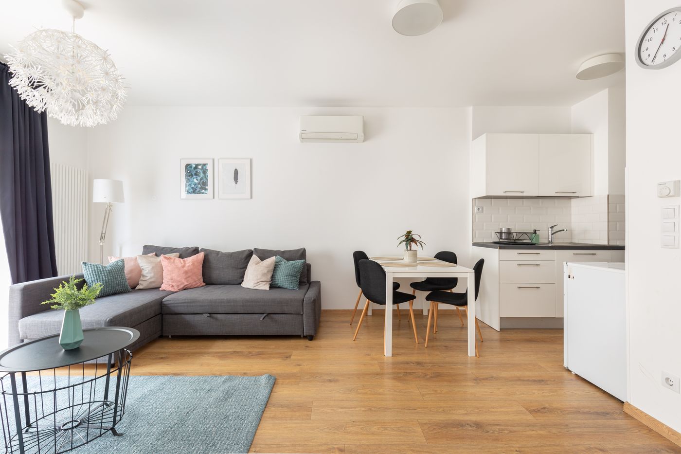 Vagabond-Broadway-Room-11