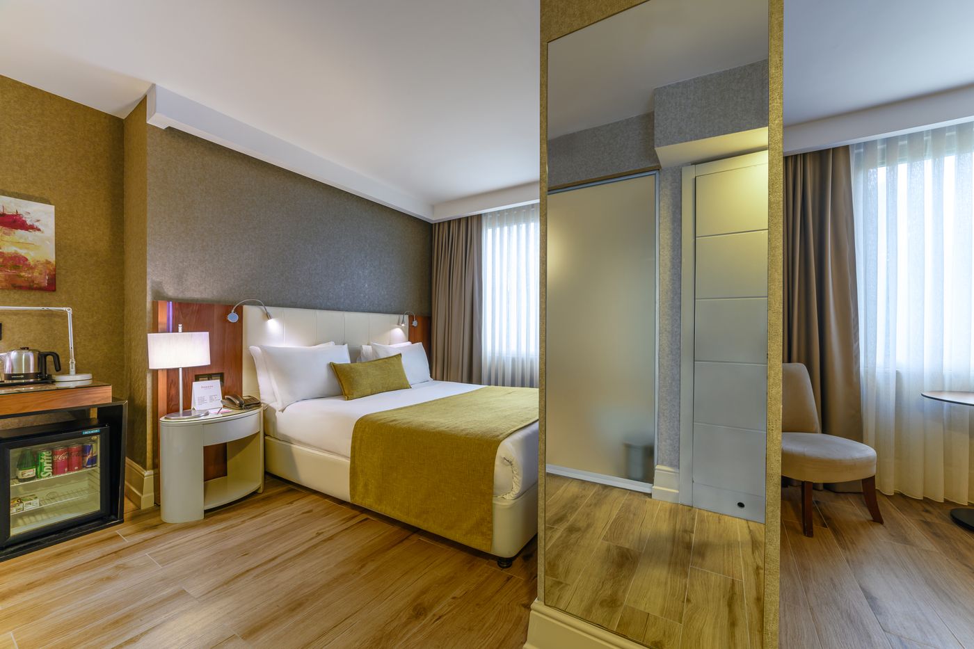 Ramada-Istanbul-Grand-Bazaar-Room-2