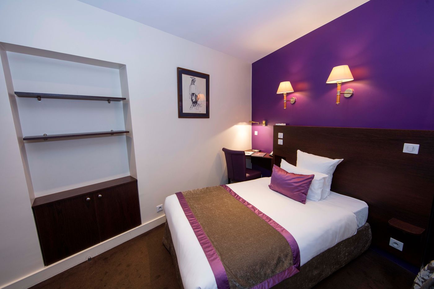 Queens-Hotel-Room-16