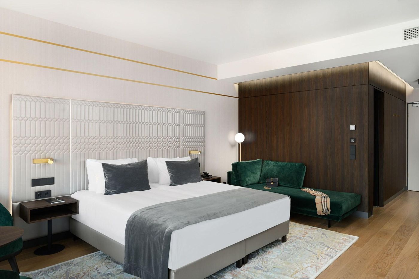 Hotel-Emerald---Suites-Room-65
