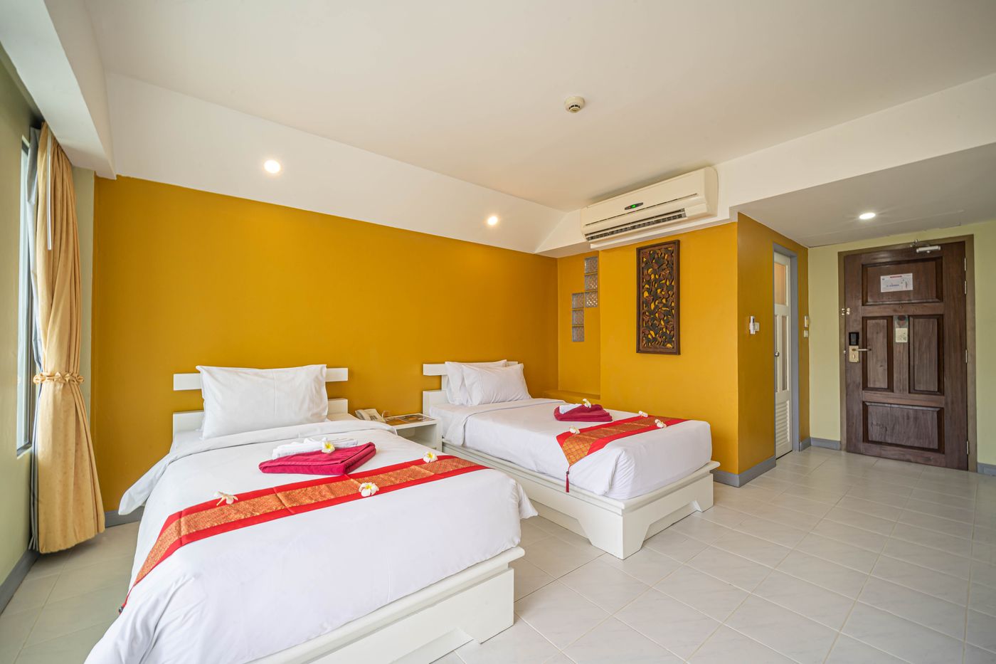 LA-Vintage-Resort--Former-Poppa-Palace--Room-30