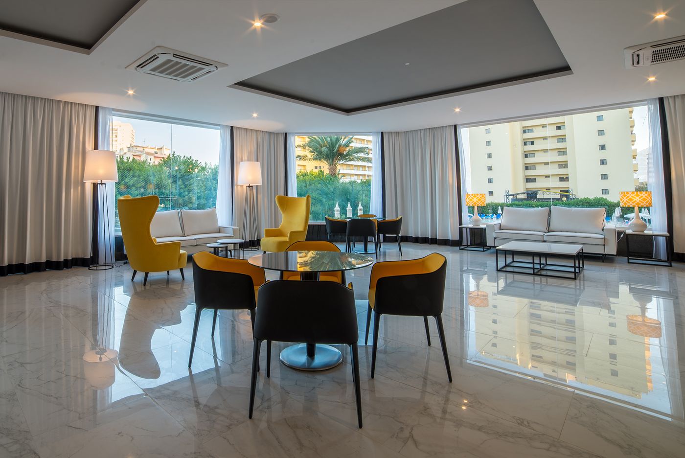 Flor-Da-Rocha-Apartments-Lobby-39