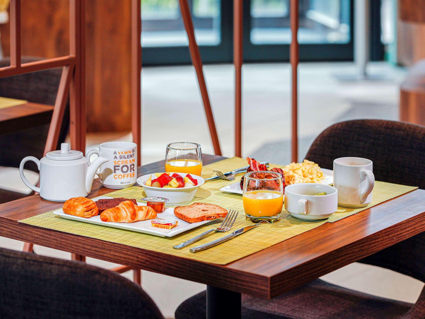 ibis-Luxembourg-Aeroport-Restaurant-45