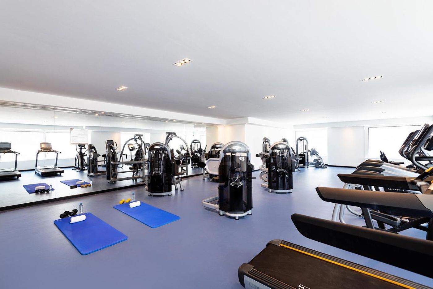 Centara-West-Bay-Hotel-and-Residences-Doha-Sports-and-Entertainment-19