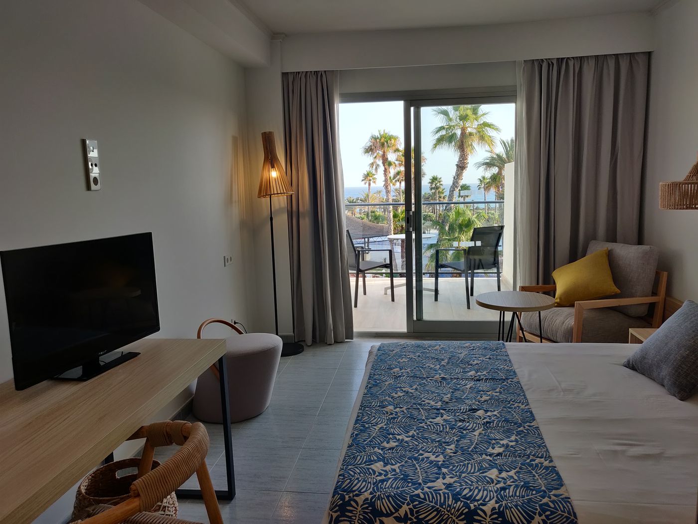 Cabogata-Garden-Room-18