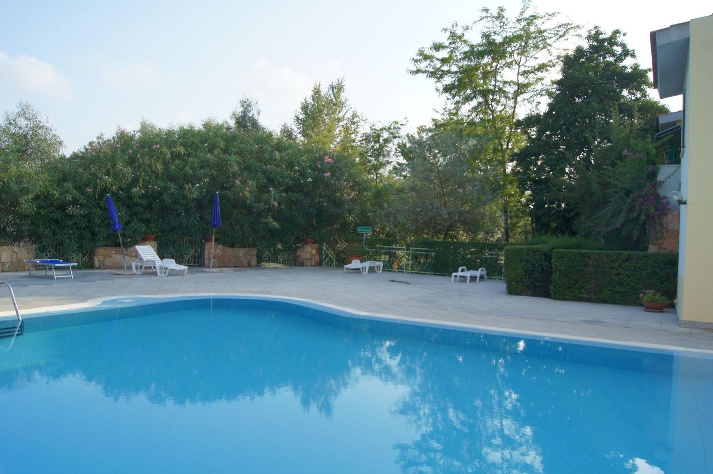 Gli-Ontani-Residence-Hotel-Pool-22