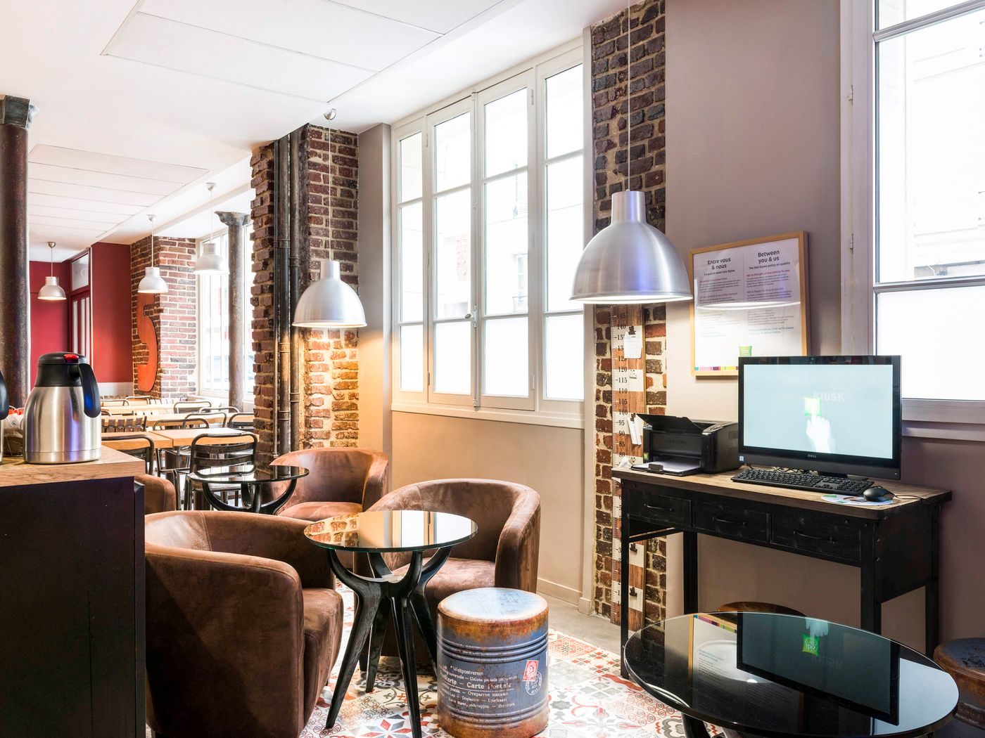 ibis-Styles-Paris-Montmartre-Nord-Lobby-10