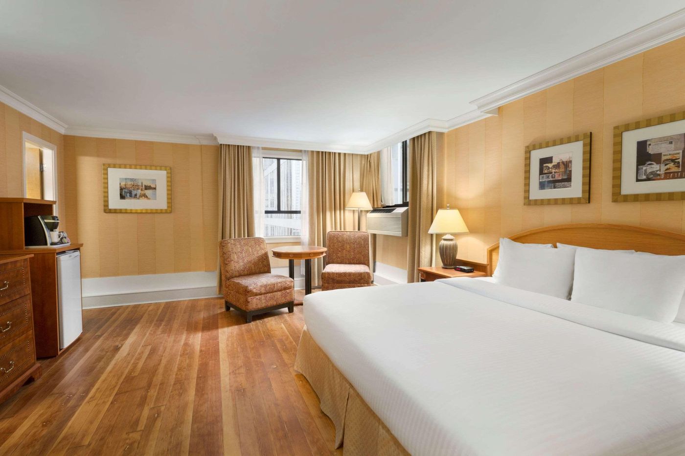 Days-Inn-by-Wyndham-Vancouver-Downtown-Room-6