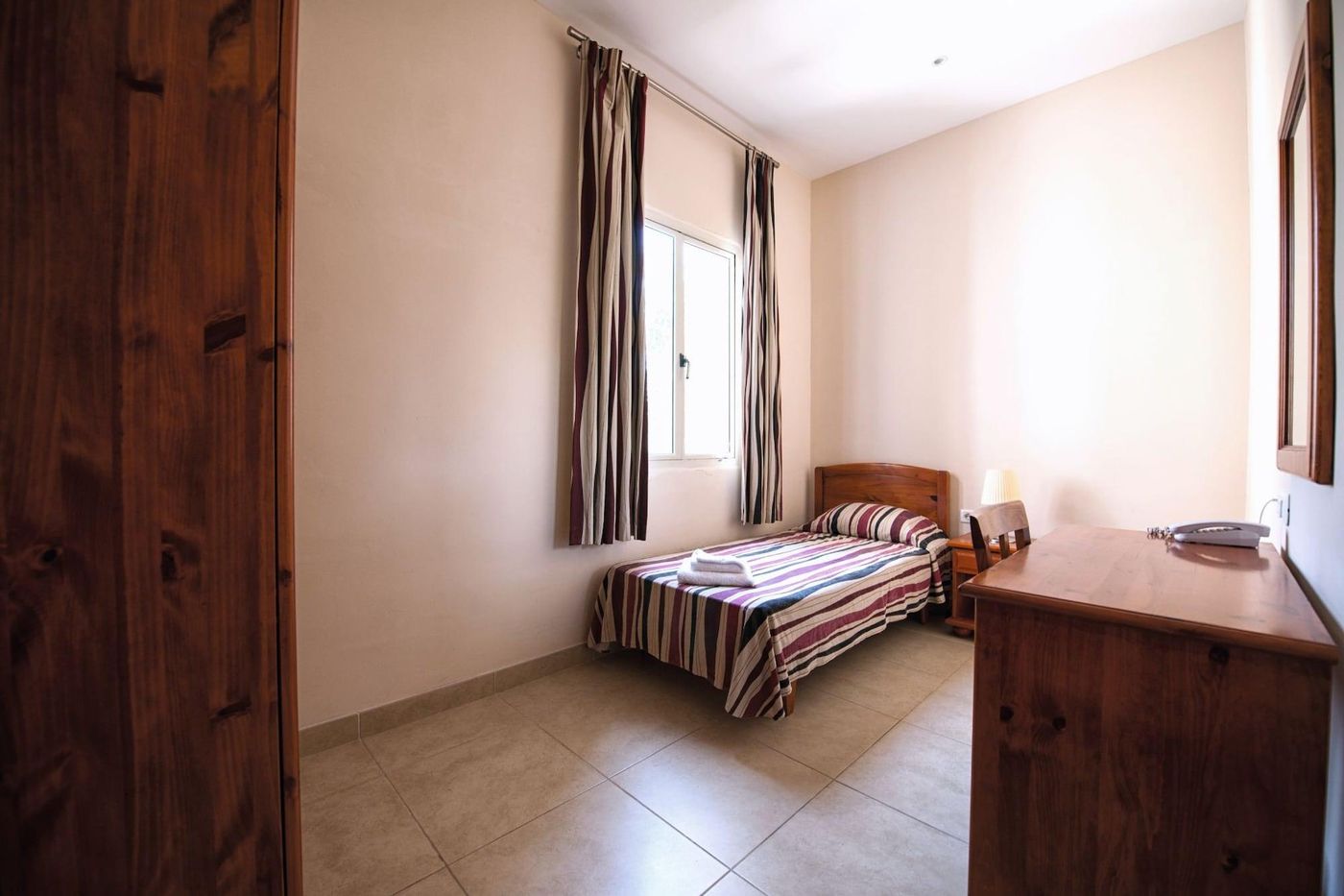 Sprachcaffe-International-Aparthotel-Pembroke-Room-45