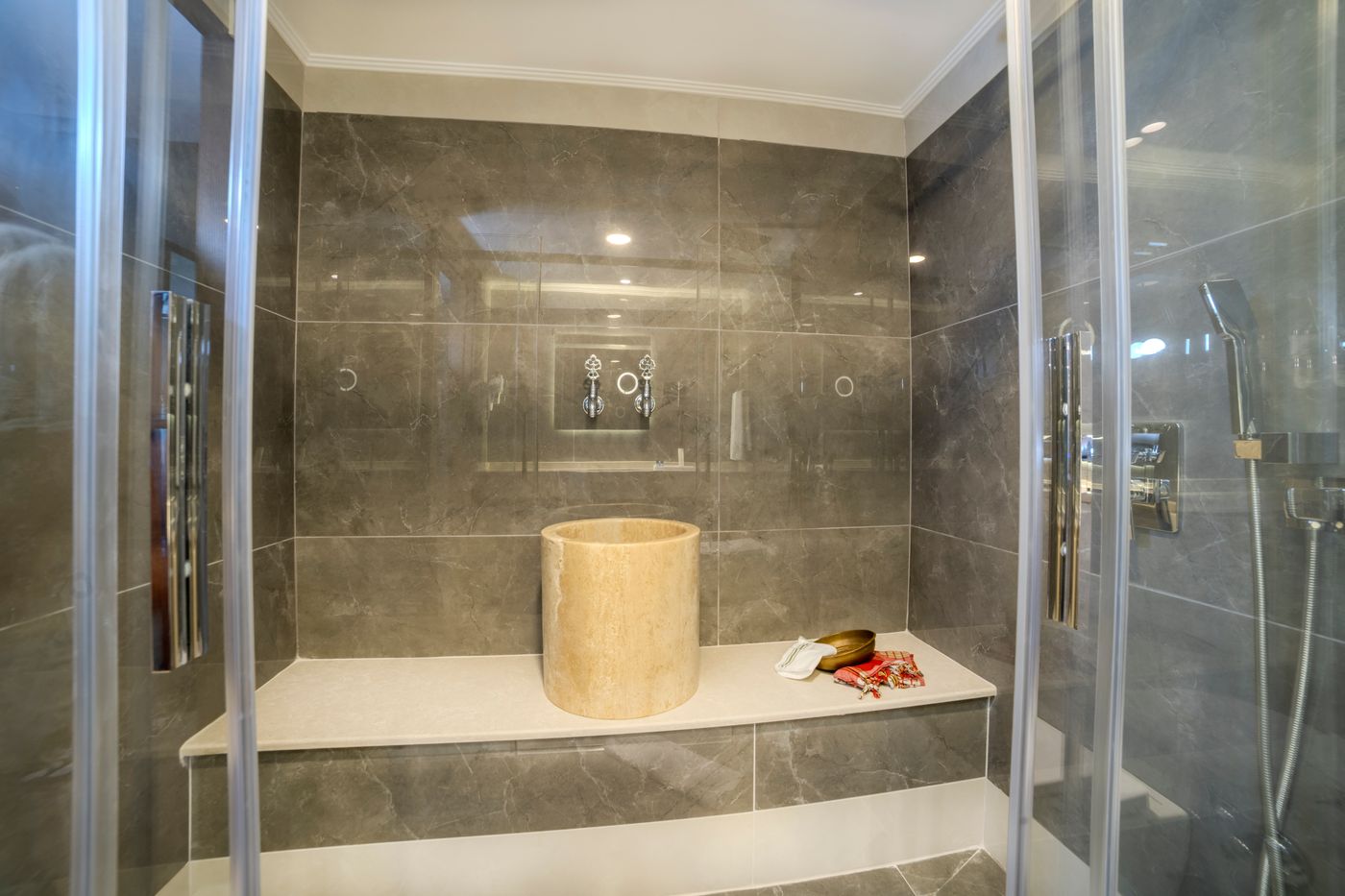 Grand-Hilarium-Hotel-Room-41