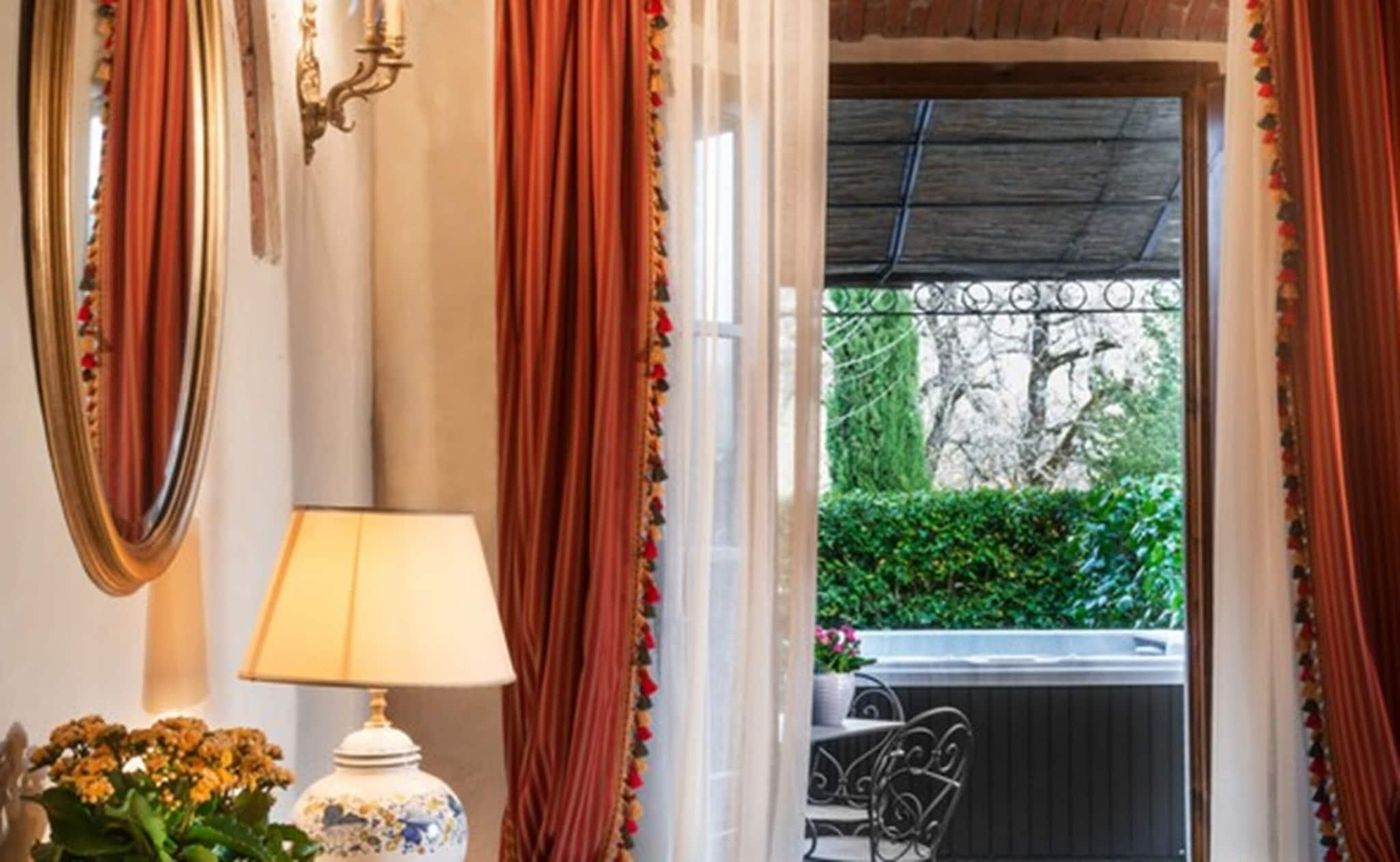 Castello-Di-Spaltenna-Room-16