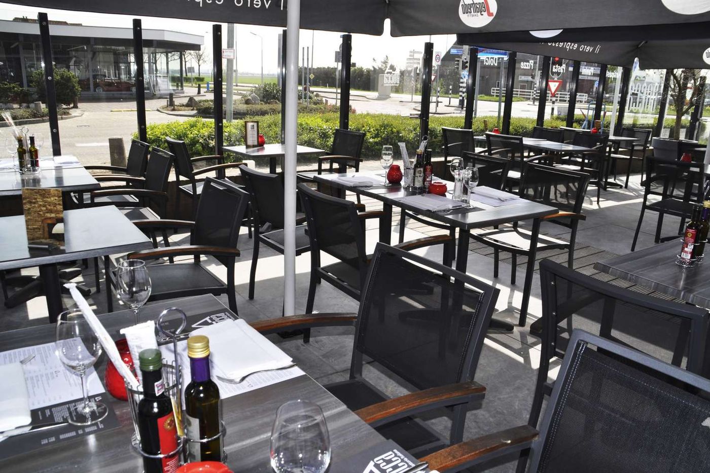 Herbergh-Amsterdam-Airport-Terrace-24