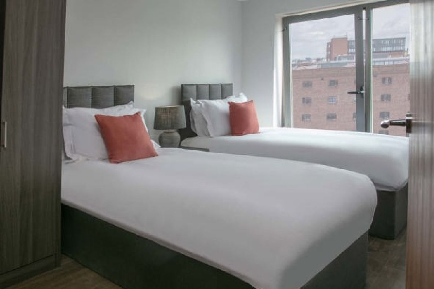 Dockside Aparthotel Bw Signature Collection-United Kingdom-Liverpool-Room-9