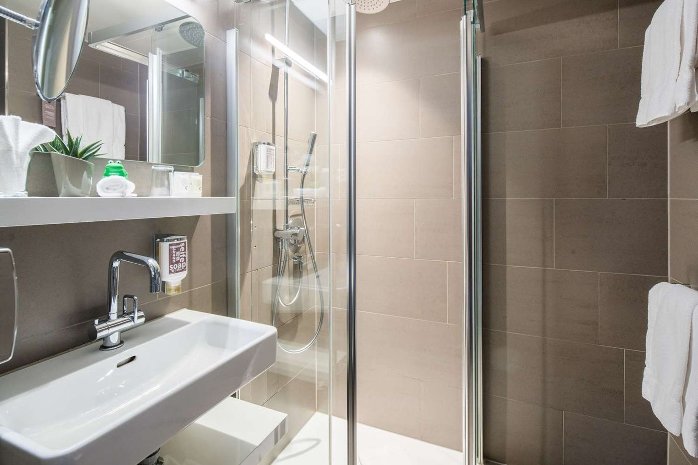 Best Western Plus Hotel Zuercherhof-Switzerland-Zurich-Room-10