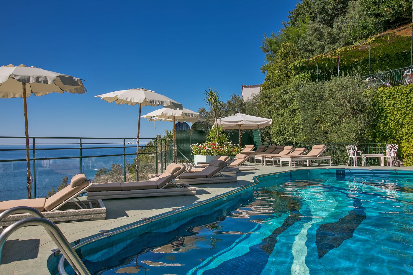 Le-Agavi-hotel-Pool-2