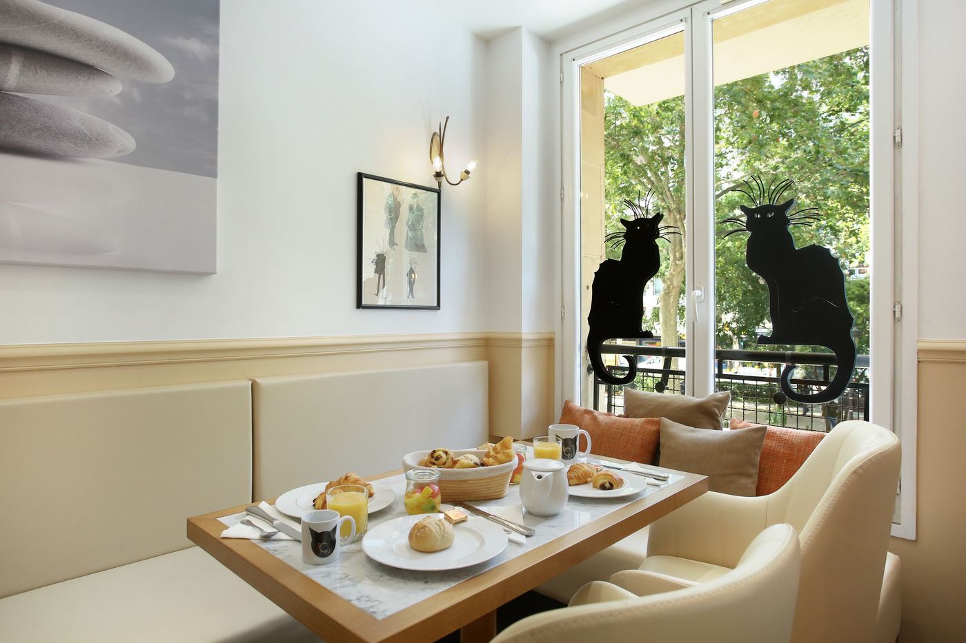 Le-Chat-Noir-Restaurant-13