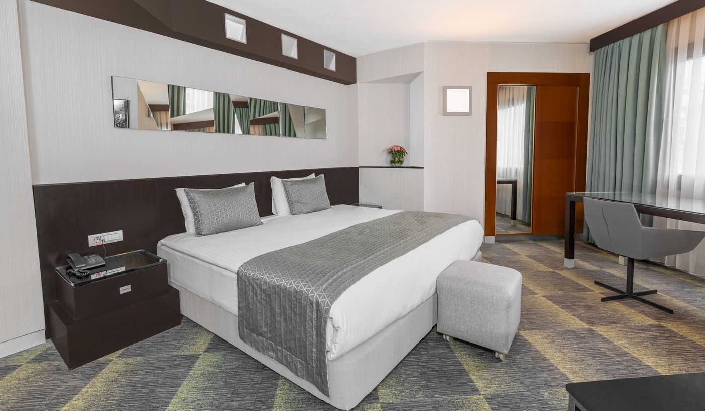 Point-Hotel-Taksim-Room-34