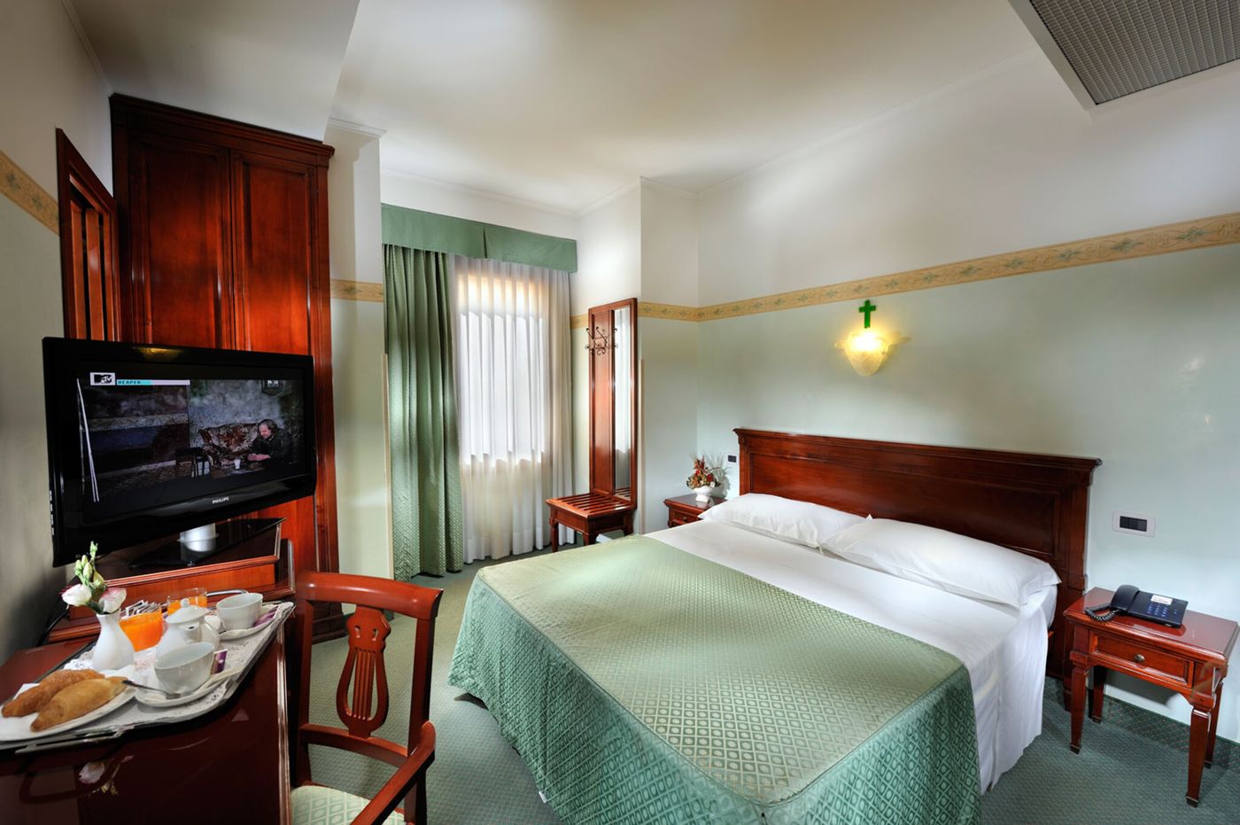 Russo-Palace-Room-22