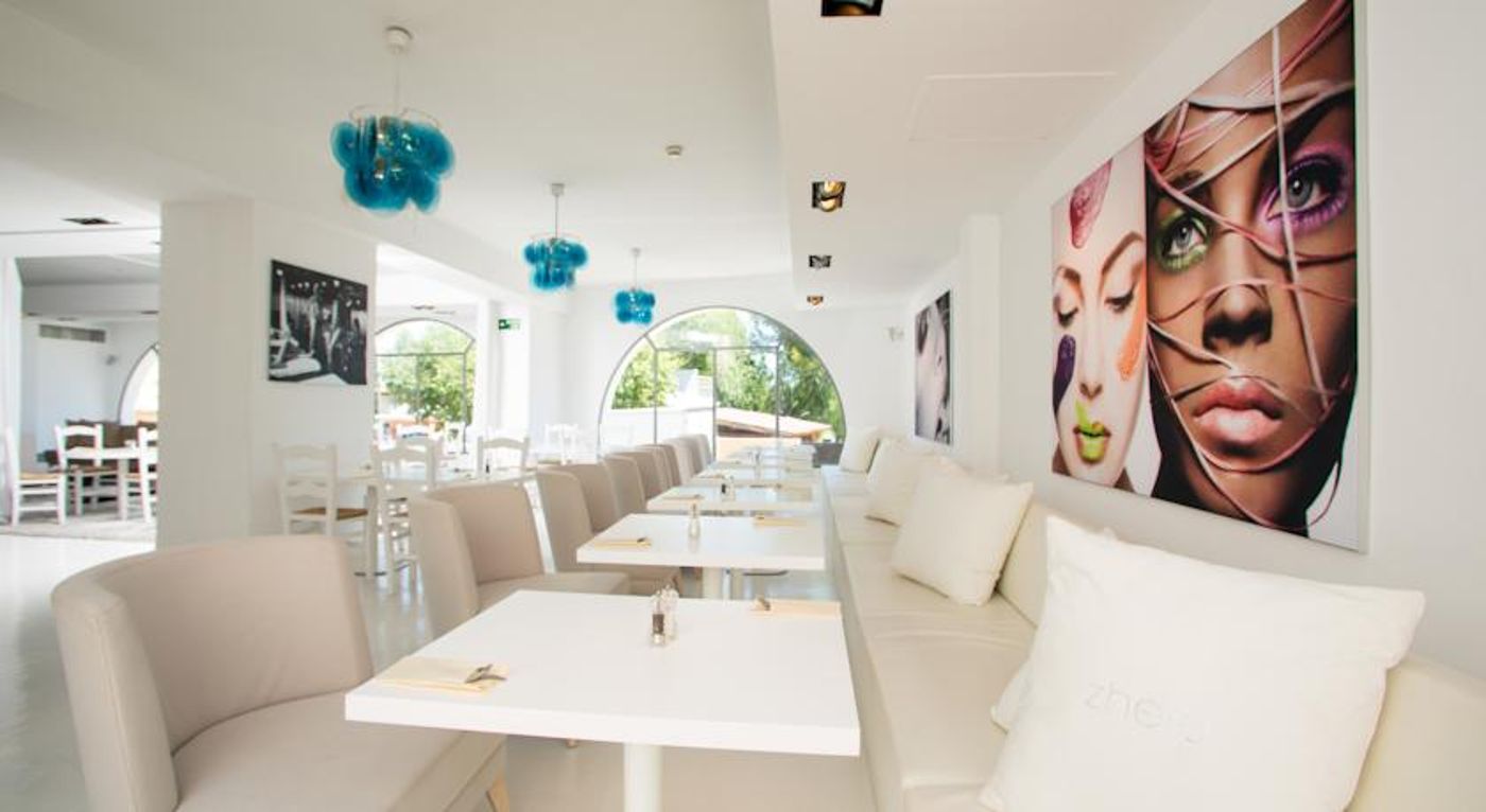 Hotel Zhero-Hostal Deluxe