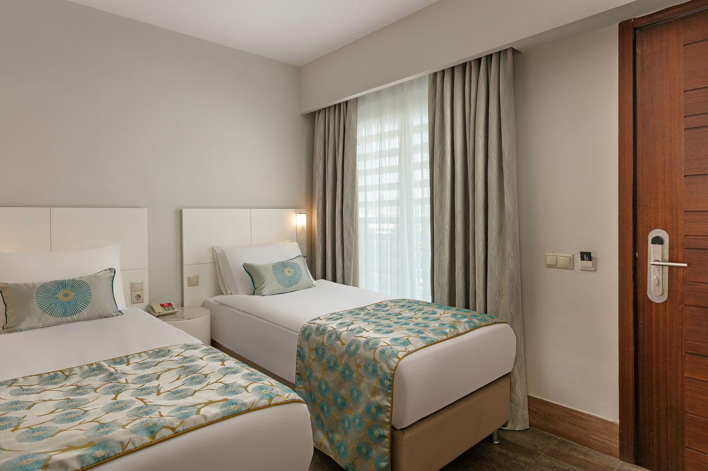 Titanic-Deluxe-Lara-Room-35