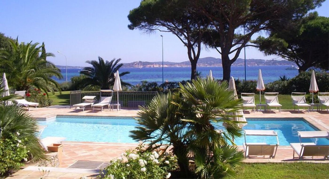 Hotel-Villa-Les-Rosiers-Pool-3