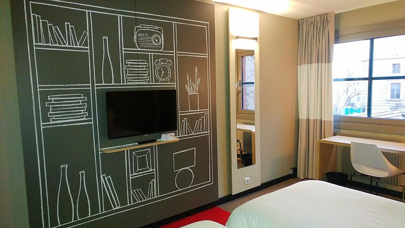 Ibis-Hotel-Heroes-Square-Room-48